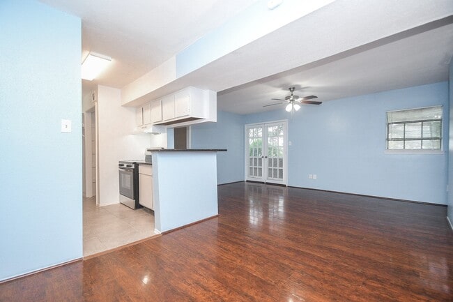 property at 10603 S Wilcrest Dr