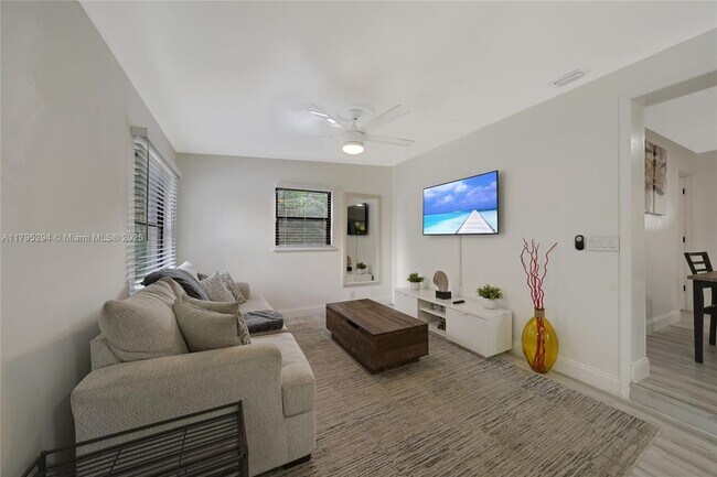 2314 Liberty St in Hollywood, FL - Building Photo - Building Photo