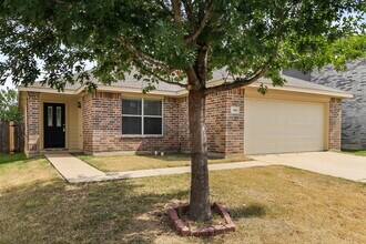 348 Dakota Ridge Dr in Fort Worth, TX - Foto de edificio - Building Photo