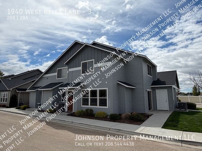 property at 1940 W Bella Ln