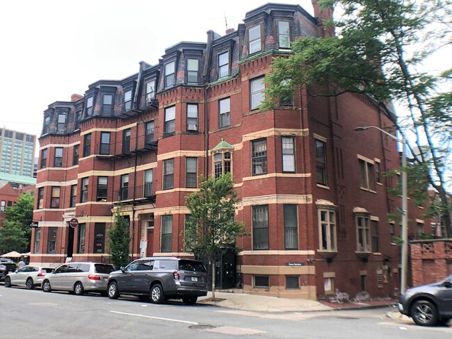 32 Gloucester St, Unit 1