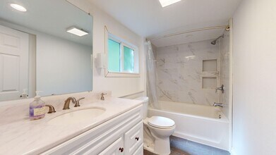 5095 Hansberry St NW in Bremerton, WA - Building Photo - Building Photo