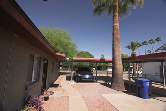 2102 S Granada Dr in Tempe, AZ - Building Photo - Building Photo