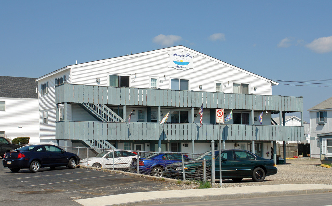 Ashworth Apartments in Hampton, NH - Building Photo