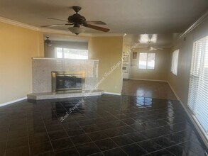 2039 Columbia Way in Palmdale, CA - Building Photo - Building Photo