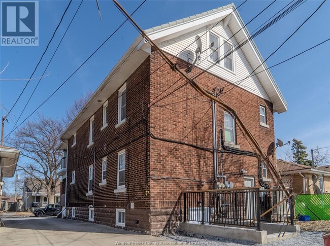 1527 CENTRAL in Windsor, ON - Building Photo - Building Photo