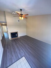 106 E 30th St in Austin, TX - Foto de edificio - Building Photo