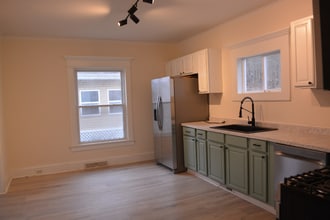 330 E Main St in Ilion, NY - Foto de edificio - Building Photo