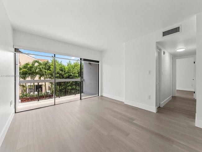 13870 SW 62nd St in Miami, FL - Building Photo - Building Photo