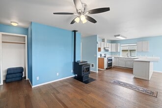 221 W Seattle Ave in Westport, WA - Building Photo - Building Photo