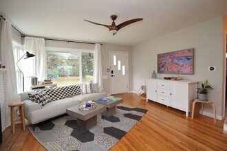 9706 N Van Houten Ave in Portland, OR - Building Photo - Building Photo