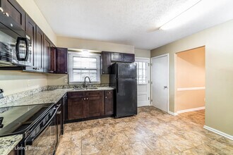 4709 Andrea Way in Louisville, KY - Building Photo - Building Photo