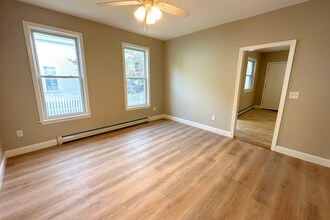 718 Beech St-Unit -Unit 1 in Manchester, NH - Building Photo - Building Photo