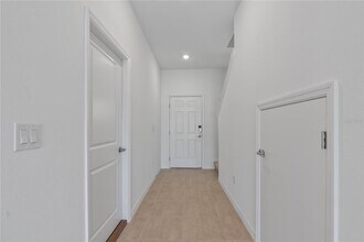 2128 Hallier Cv in Wesley Chapel, FL - Building Photo - Building Photo