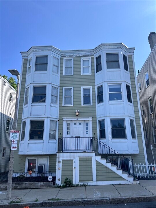 32 Woodward St in Boston, MA - Building Photo