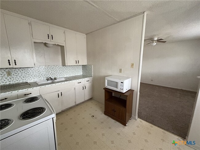 property at 602 Sunset Ln