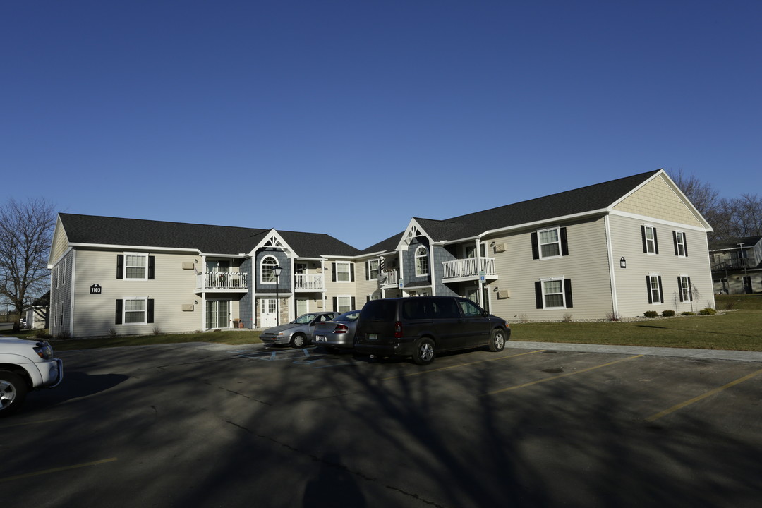 Oak Creek Village Apartments in Fremont, MI - Foto de edificio