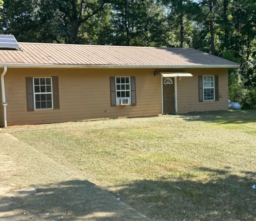 4 Stringer Ln in Columbus, MS - Building Photo