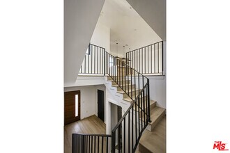 2651 Vineyard Ave in Los Angeles, CA - Foto de edificio - Building Photo