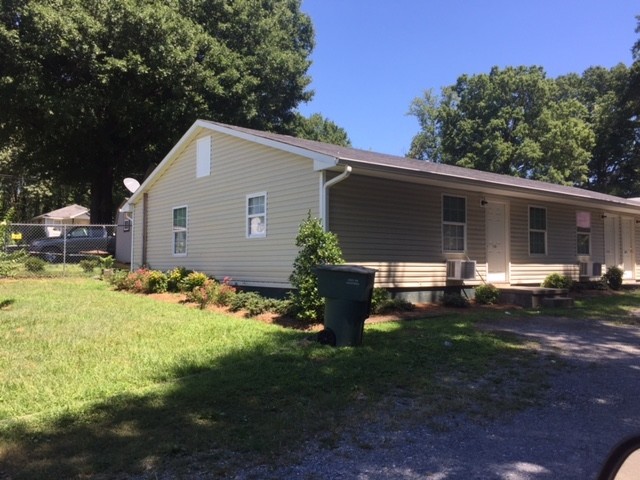 1100 Little Ave in Gastonia, NC - Foto de edificio - Building Photo