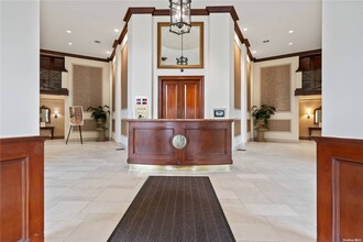 1 Bay Club Dr in Queens, NY - Building Photo - Building Photo