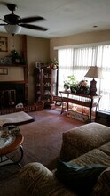 3913 SW Dixie Ct in Topeka, KS - Foto de edificio - Building Photo