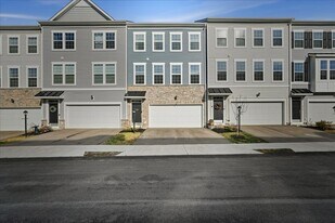 220 Truth Cir in Harmony, PA - Building Photo