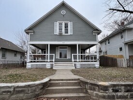 716 E Ave B in Hutchinson, KS - Building Photo