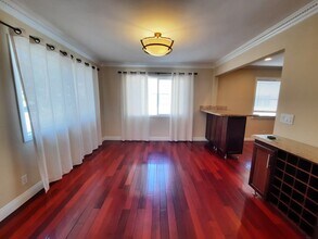 7955 Vía Latina in Burbank, CA - Building Photo - Building Photo