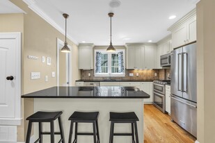 83 Dresser St in Boston, MA - Building Photo
