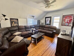 8 Trafford St, Unit 2 in Quincy, MA - Foto de edificio - Building Photo