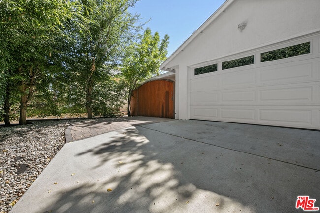 4949 San Feliciano Dr in Los Angeles, CA - Building Photo - Building Photo