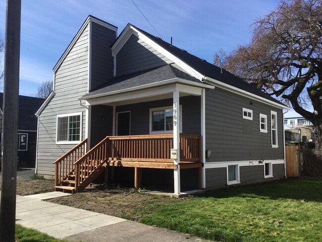 3969 NE Cleveland Ave in Portland, OR - Building Photo - Building Photo