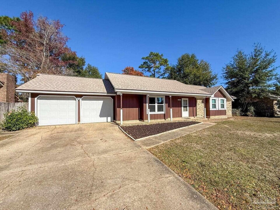 4260 Cherry Laurel Dr in Pensacola, FL - Building Photo
