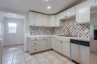 1201 Wynn St in Oceanside, CA - Foto de edificio - Building Photo