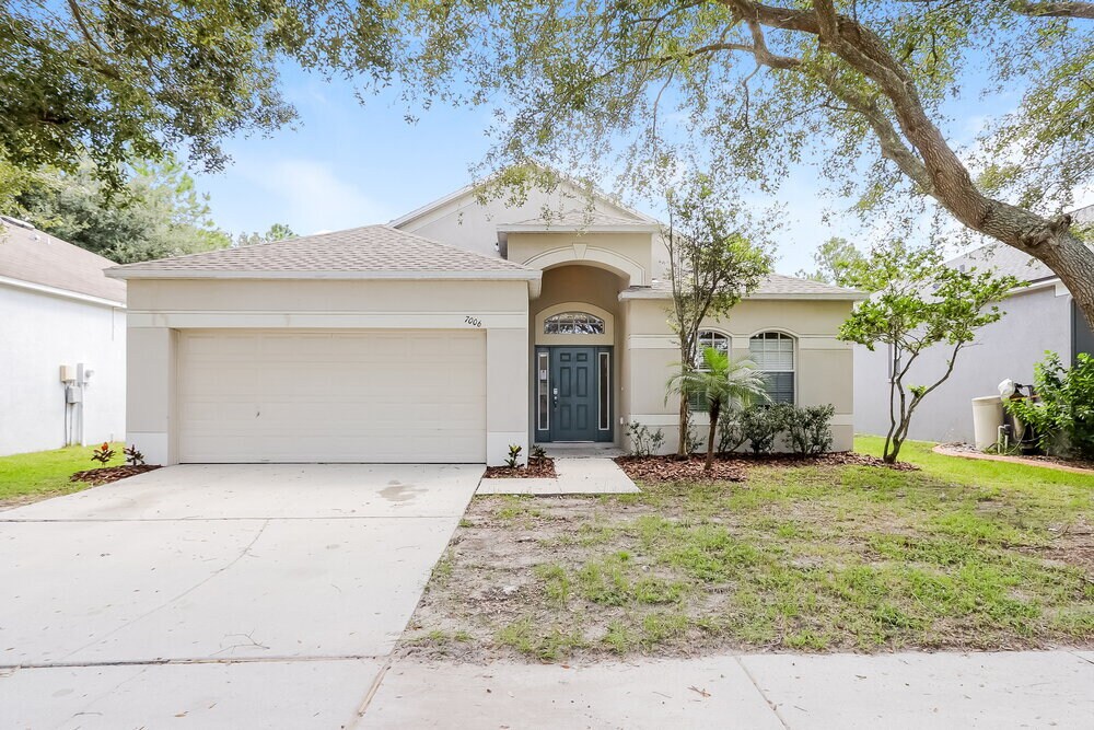 7006 Monarch Park Dr in Apollo Beach, FL - Building Photo