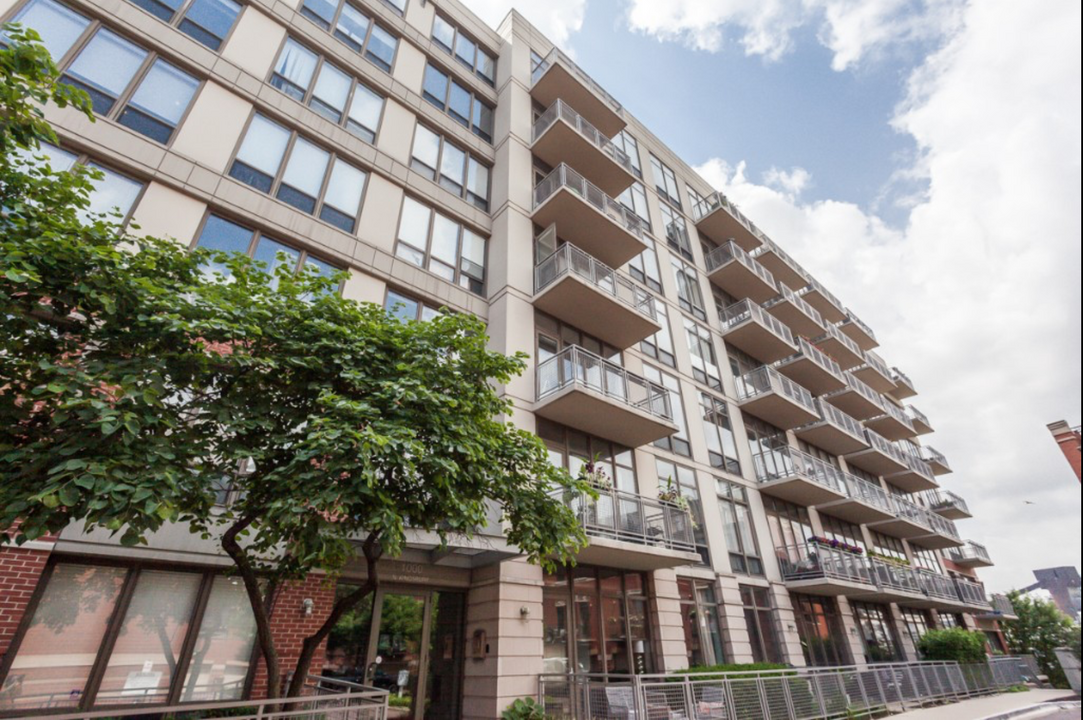 1000 N Kingsbury St in Chicago, IL - Building Photo