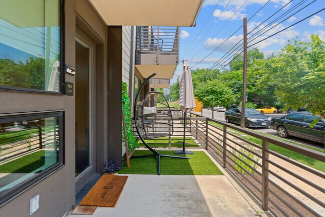 49 Navasota St in Austin, TX - Building Photo - Building Photo