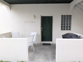 16 W Retama St in South Padre Island, TX - Building Photo