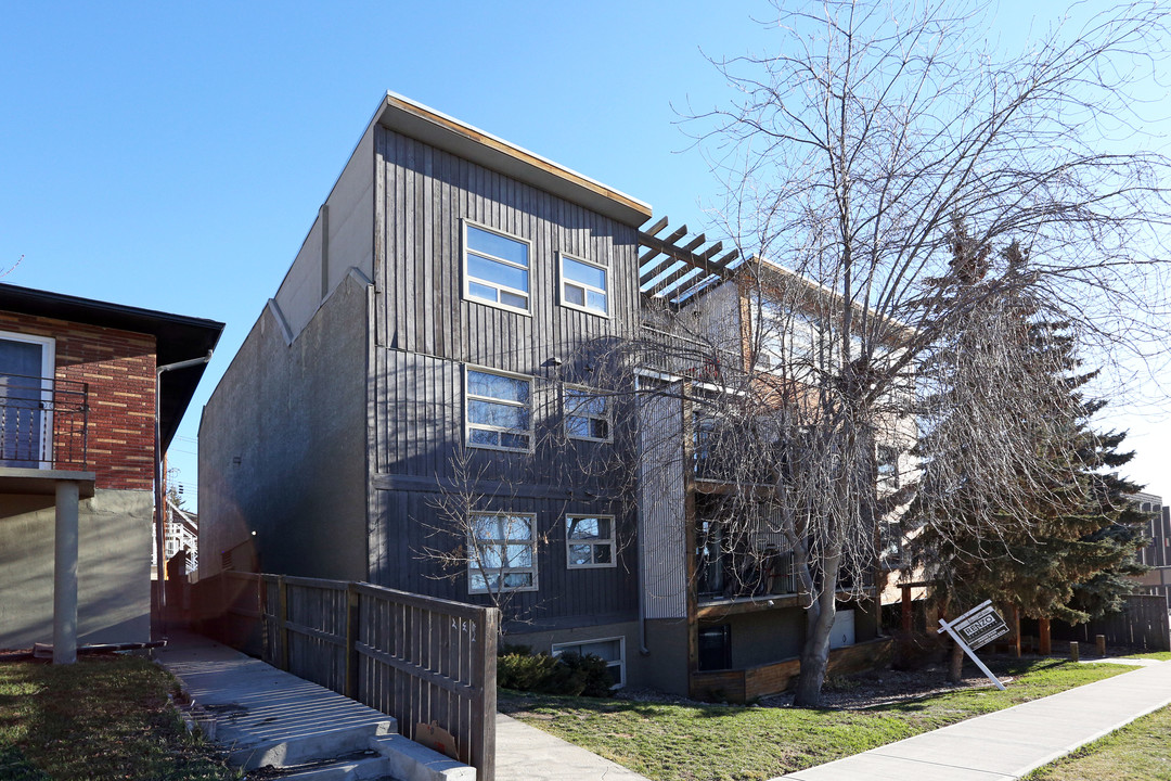 410 1st Ave NE in Calgary, AB - Building Photo