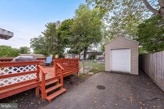 33 E Clinton St in Clayton, NJ - Foto de edificio - Building Photo