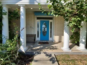 402 1/2 Avenue A in Dickinson, TX - Foto de edificio - Building Photo