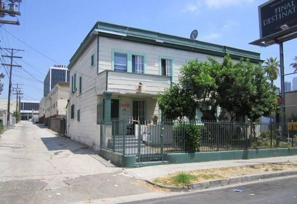 1617 W 11th St in Los Angeles, CA - Building Photo