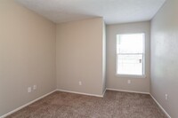 242 Maybrook Dr photo'