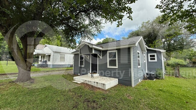 519 E Gandy St in Denison, TX - Building Photo - Building Photo