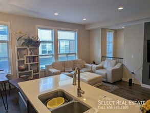 8466 Midtown Wy in Chilliwack, BC - Building Photo - Building Photo