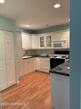 95 Lexington Ct in Red Bank, NJ - Building Photo - Building Photo