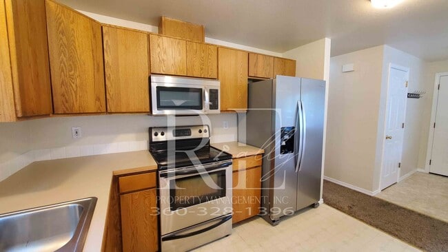 3930 NW Atlantis Ln in Bremerton, WA - Building Photo - Building Photo