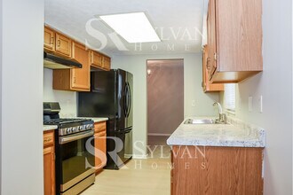 6494 Portage Path Ct in Grove City, OH - Building Photo - Building Photo