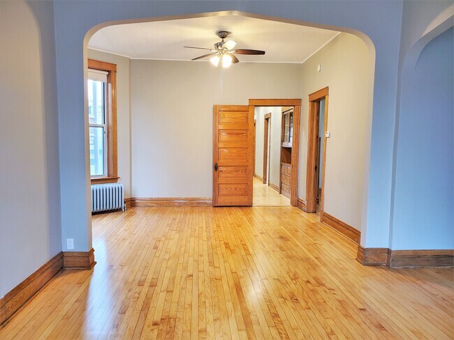 2436 N Drake Ave, Unit 1 in Chicago, IL - Building Photo - Building Photo